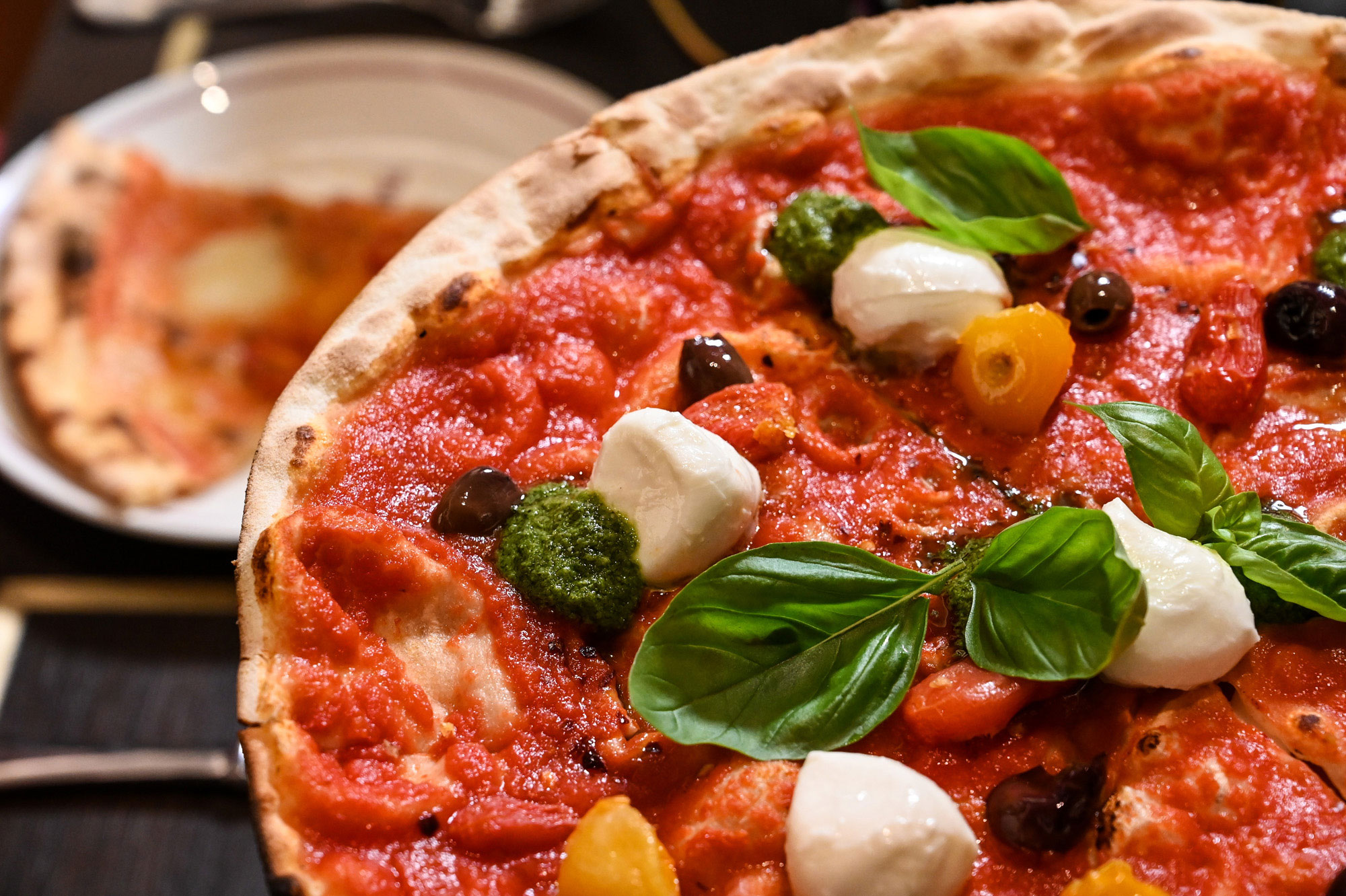 Freshly served pizza.