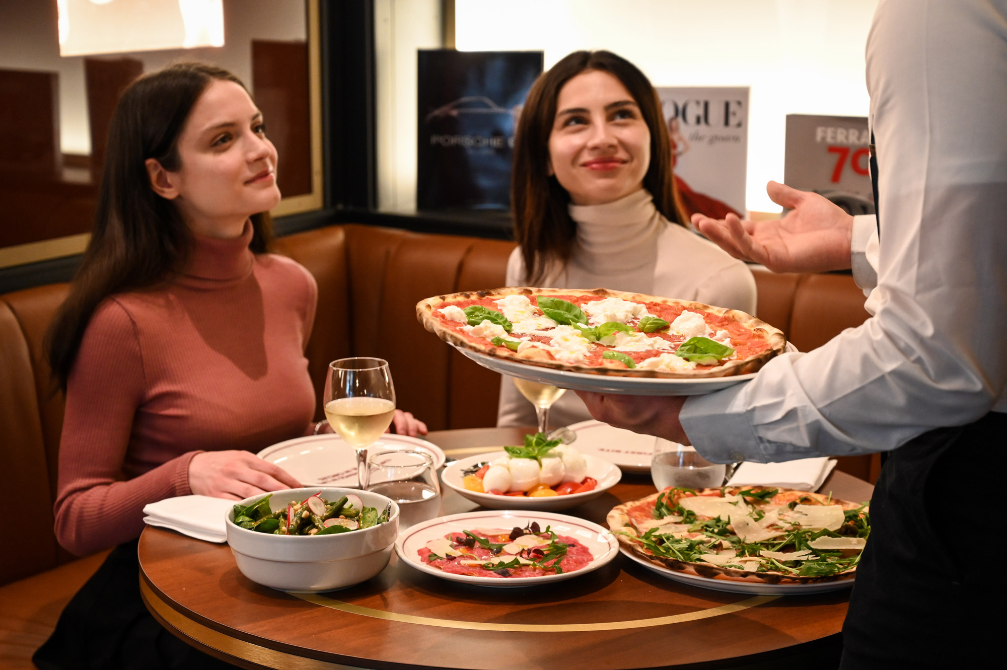 Freshly served pizza.