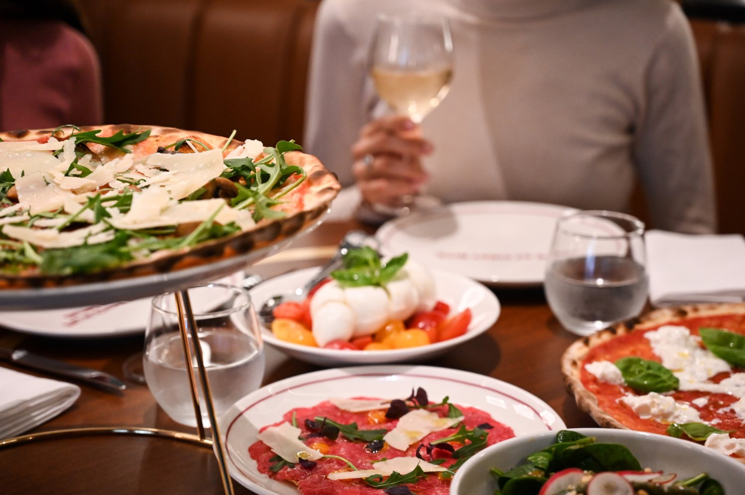 Freshly served pizza.