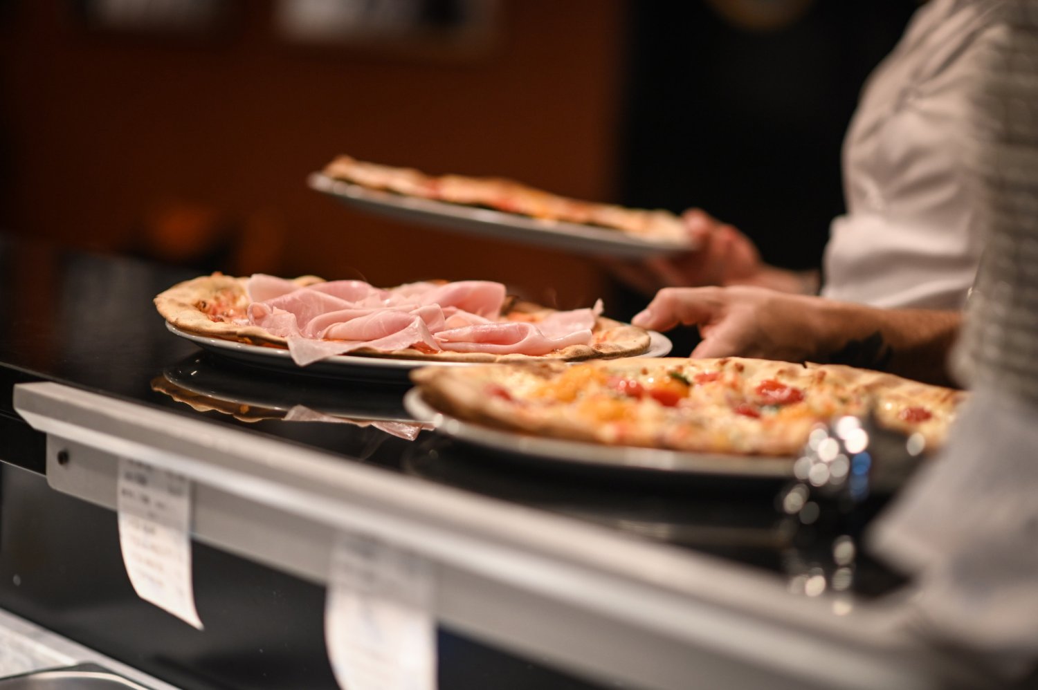 Freshly served pizza.