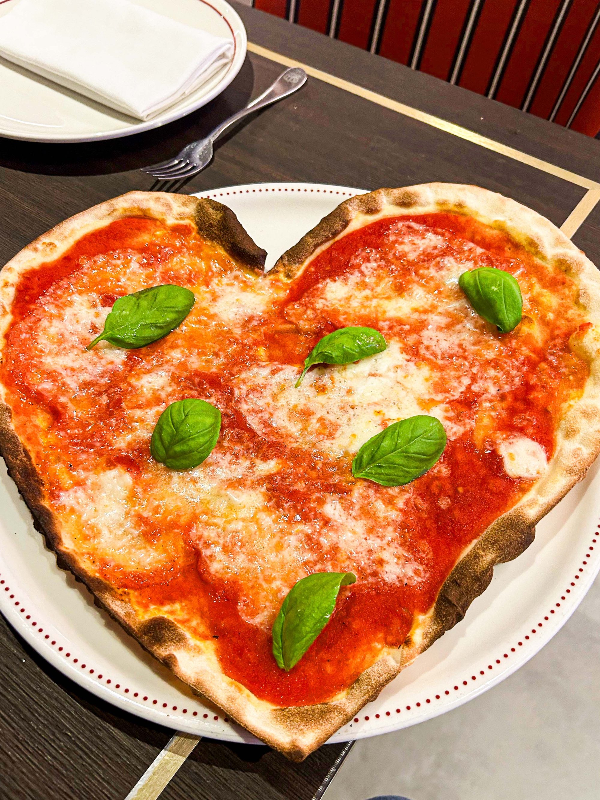 valentine-day-pizza-heart-1